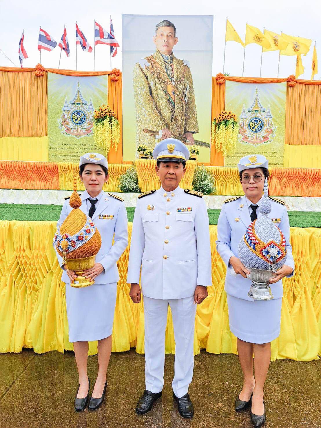 พิธีถวายเครื่องราชสักการะและวางพานพุ่ม และร่วมพิธีจุดเทียนถวายพระพรชัยมงคลเนื่องโอกาสพระราชพิธีมหามงคลเฉลิมพระชนมพรรษาพระบาทสมเด็จพระเจ้าอยู่หัว 6 รอบ