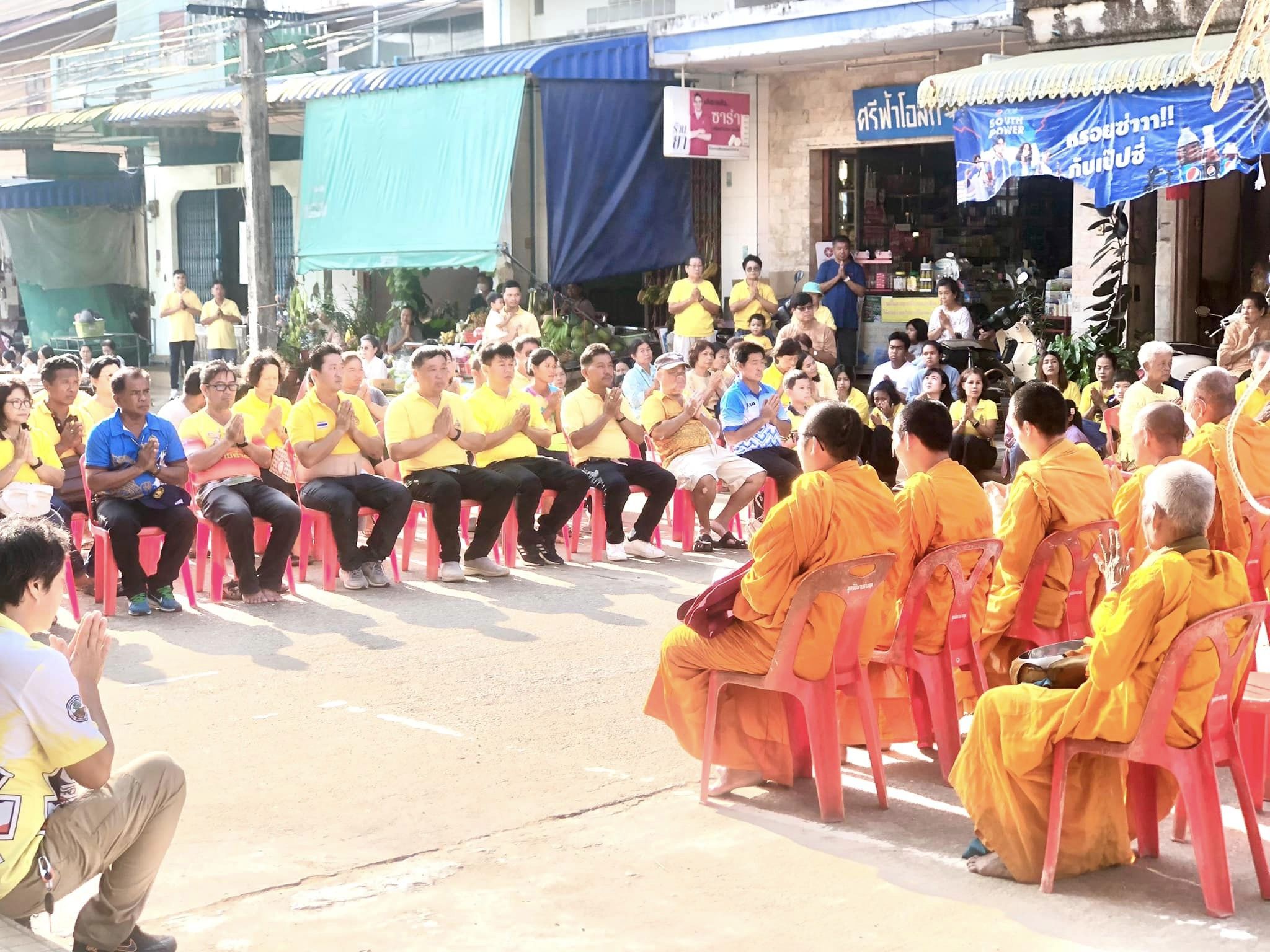 ทำบุญตักบาตรถวายเป็นพระราชกุศล เนื่องในวันคล้ายวันสวรรคตพระบาทสมเด็จพระบรม ชนกาธิเบศร มหาภูมิพลอดุลยเดชมหาราช บรมนาถบพิตร