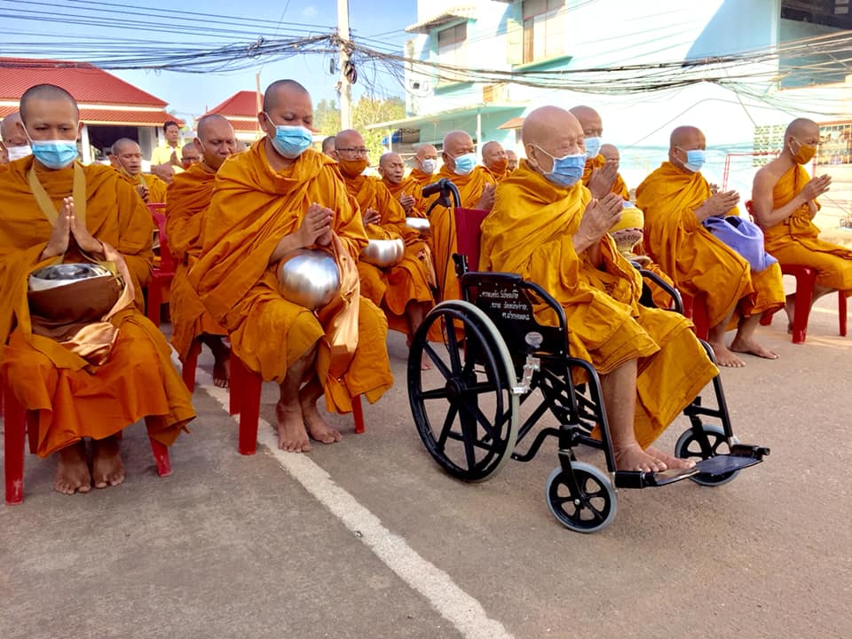 วันที่ ๕ ธันวาคม ๒๕๖๓ เทศบาลตำบลมาบอำมฤต จัดพิธีทำบุญตักบาตรข้าวสารอาหารแห้งเพื่อถวายเป็นพระราชกุศลในวันคล้ายวันพระบรมราชสมภพ พระบาทสมเด็จพระบรมชนกาธิเบศร มหาภูมิพลอดุลยเดชมหาราชบรมนาถบพิตร รัชกาลที่ ๙ ณ บริเวณถนนพัฒนาคม บ้านมาบอำมฤต ต.ดอนยาง อ.ปะทิว จ.ชุมพร